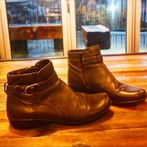 Brown beauty leather boots by naturalizer!!!👢